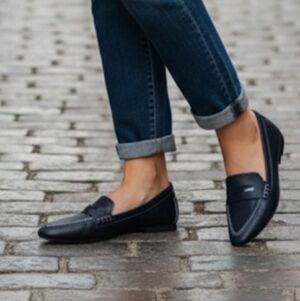 Tod’s Black Leather Pointed Toe Penny Loafers | Contrast Stitching, Sz 7 37EU